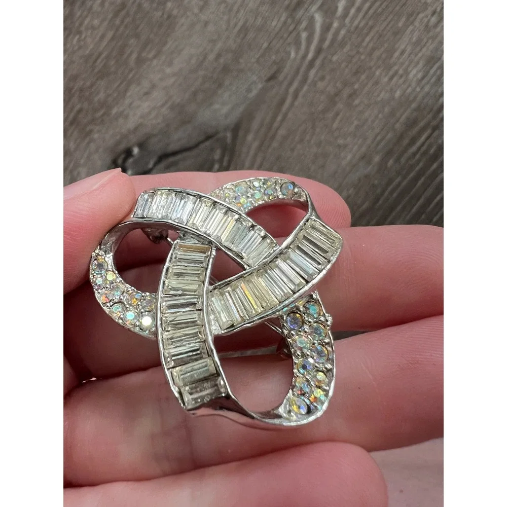 Unbranded Vintage Brooch Women OS Silver Rhinestone Baguette Knot Pin Accessory